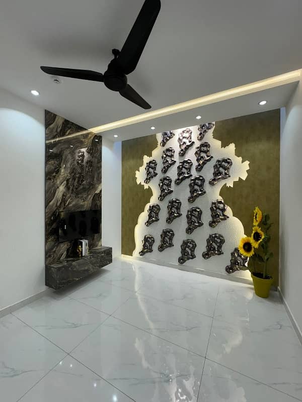LUXURY 4 BED LOUNGE 3 BED DD WITH POWDER WASHROOM WITH LIFT PARKING STAND BY GENERATOR in Nazimabad 1 - Block A, Karachi