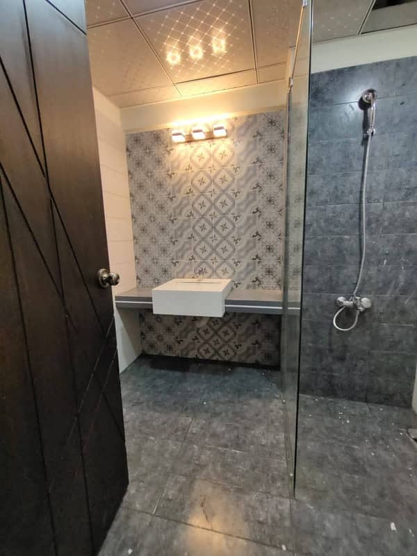 LUXURY 4 BED LOUNGE 3 BED DD WITH POWDER WASHROOM WITH LIFT PARKING STAND BY GENERATOR photo 4
