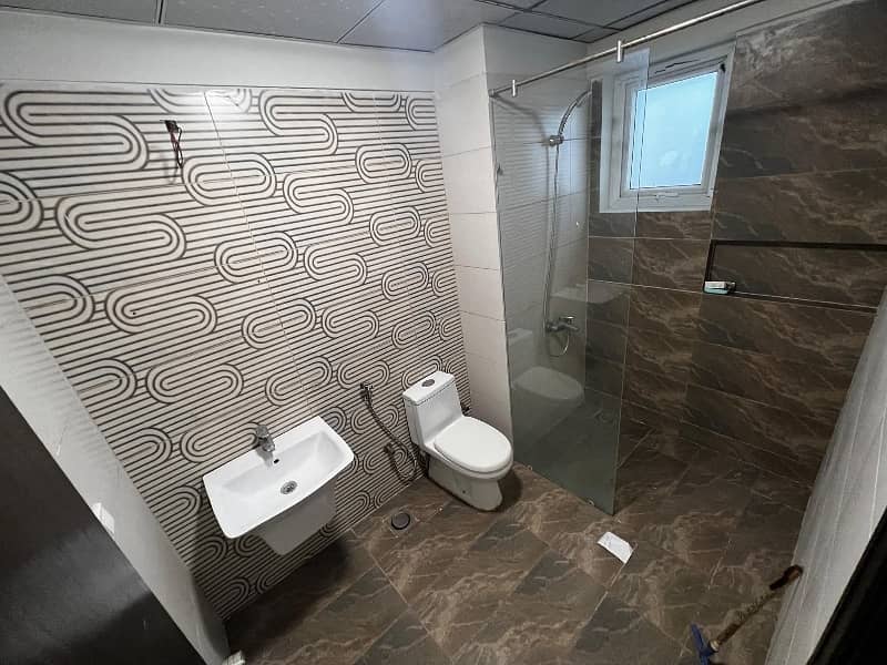 LUXURY 4 BED LOUNGE 3 BED DD WITH POWDER WASHROOM WITH LIFT PARKING STAND BY GENERATOR photo 5