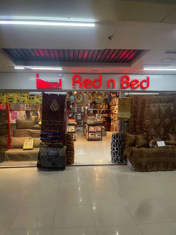PRIME SHOPS SALE MONTHLY 20 THOUSAND RENTAL INCOME in Karachi, Karachi