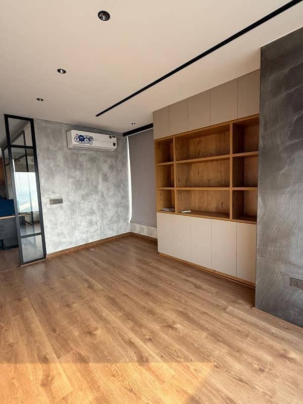 Rent Is Being Charged At Nine Lac, Demand Is Very Low Compared To The Market. photo 4