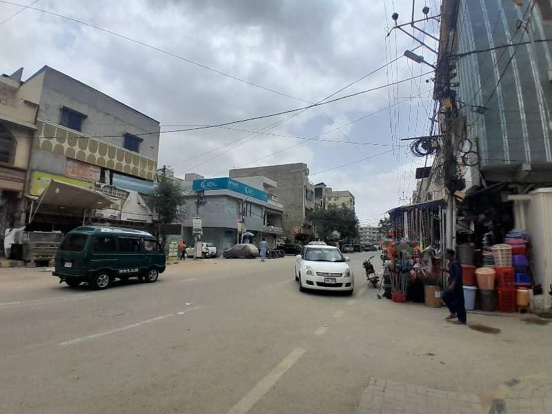 UBL BANK RENTED CORNER BUILDING FOR SALE BUFFER ZONE 15/A1 photo 4