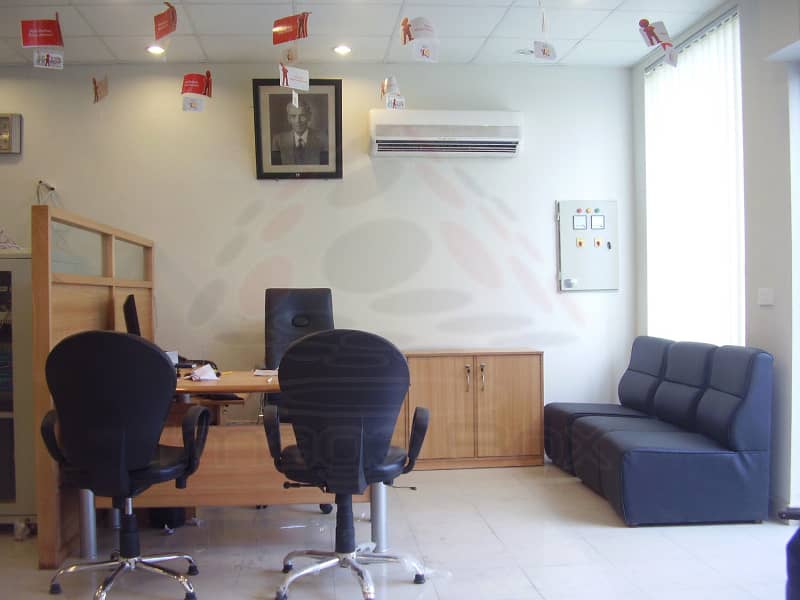 UBL BANK RENTED CORNER BUILDING FOR SALE BUFFER ZONE 15/A1 photo 6