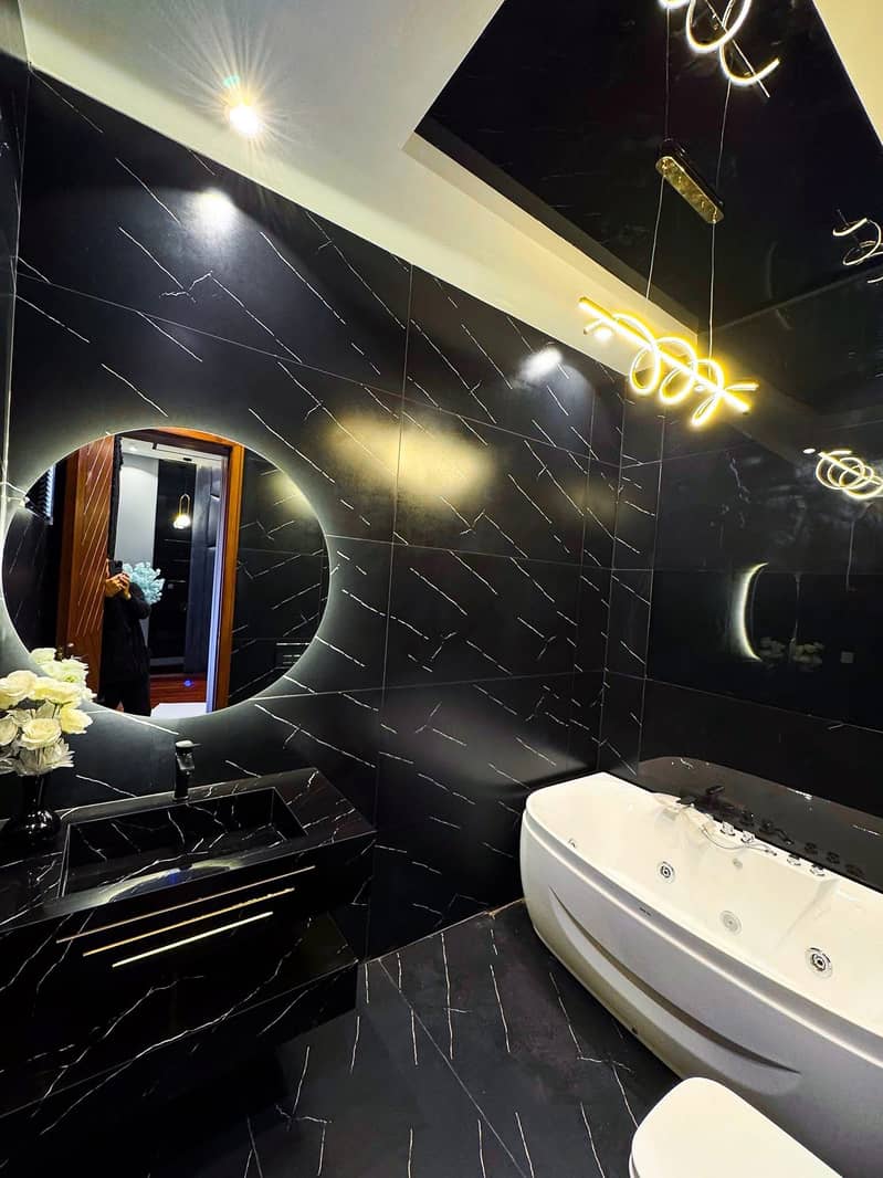 10 MARLA BRAND NEW LUXURY HOUSE FOR SALE AT BAHRIA TOWN LAHORE photo 2
