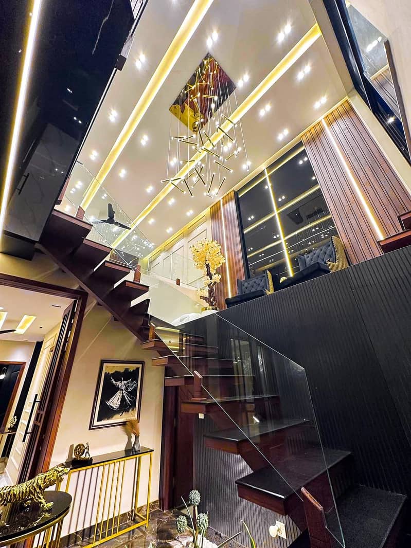 10 MARLA BRAND NEW LUXURY HOUSE FOR SALE AT BAHRIA TOWN LAHORE photo 3