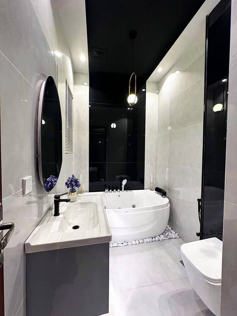 10 MARLA BRAND NEW LUXURY HOUSE FOR SALE AT BAHRIA TOWN LAHORE photo 4