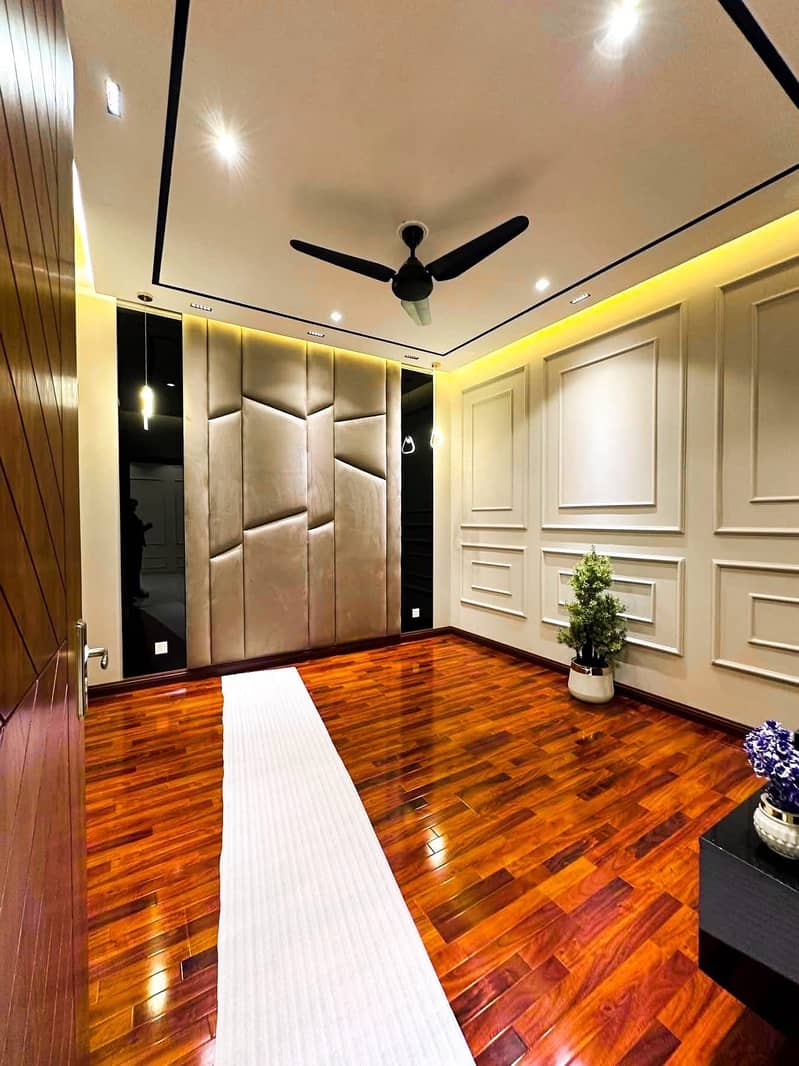 10 MARLA BRAND NEW LUXURY HOUSE FOR SALE AT BAHRIA TOWN LAHORE photo 7