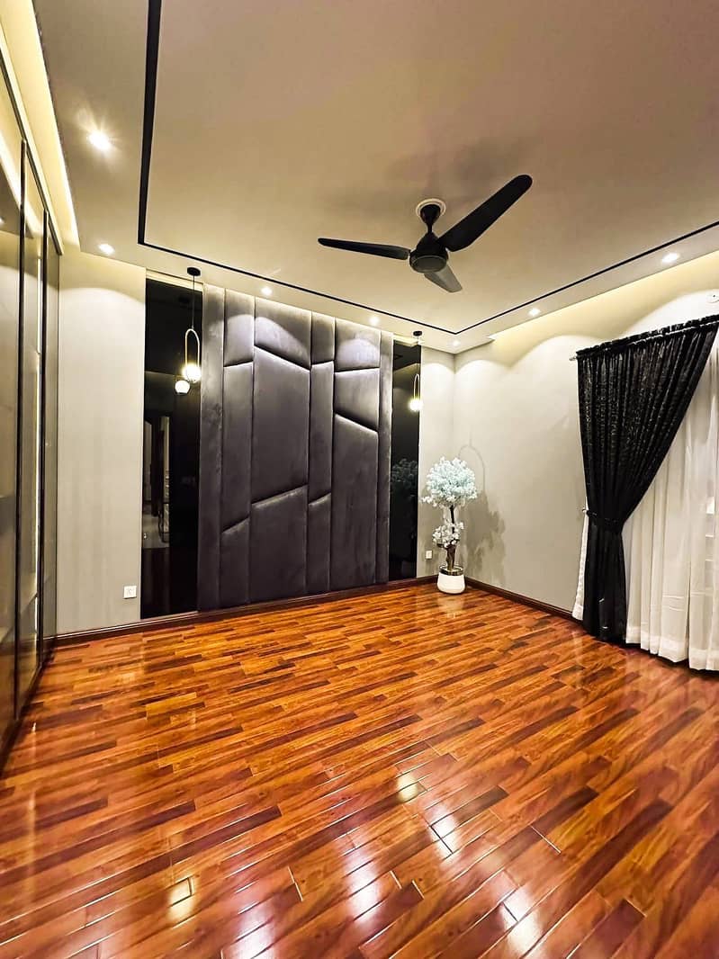 10 MARLA BRAND NEW LUXURY HOUSE FOR SALE AT BAHRIA TOWN LAHORE photo 8