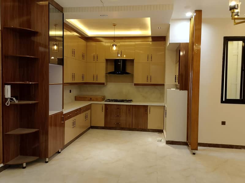 Brand New 260 Yards 1st Floor 4 Bed D/D For Sale In Gulshan Block 1 photo 7