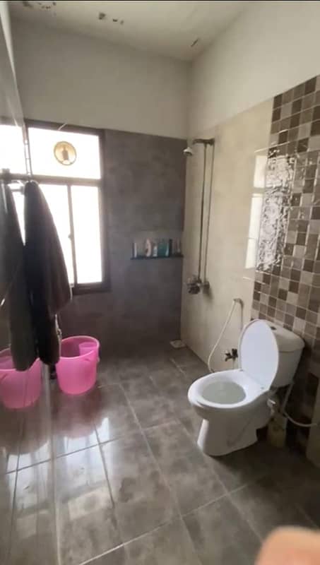 WELL MAINTAINED 2ND FLOOR PORTION FOR SALE WITH ROOF IN BLOCK 01, GULSHAN E IQBAL photo 9