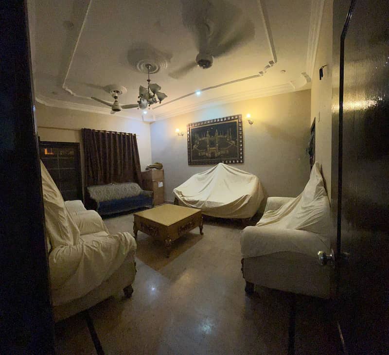 Well maintained 200 yards G+2 (9 bed dd) proper two-unit bungalow in boundary walled society in block 5 Gulistan e Jauhar near main university road in Gulistan-e-Jauhar, Karachi