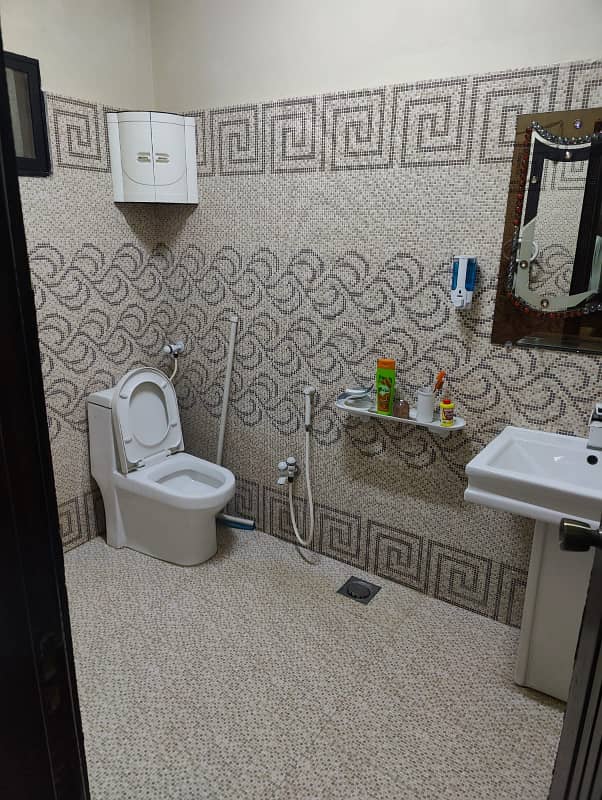 Bungalow Available For Sale On Gulshan E Iqbal Block 19 photo 9