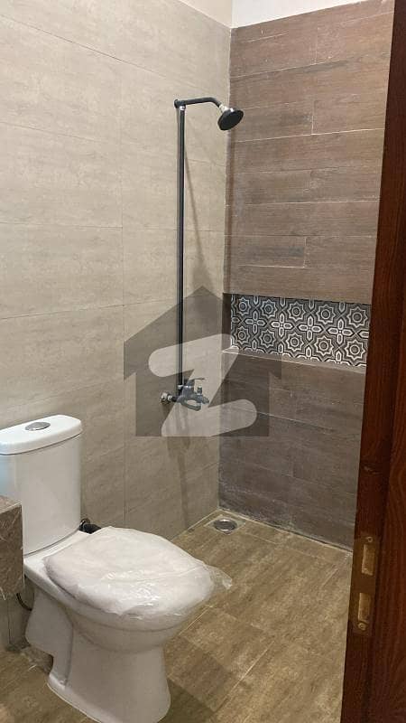 240 Sq Yard Brand New Portion For Sale In Gulshan-E-Iqbal Block 3 photo 5