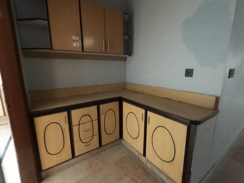 Reasonably-Priced 300 Square Yards Upper Portion In Gulistan-e-Jauhar - Block 14, Karachi Is Available As Of Now photo 2