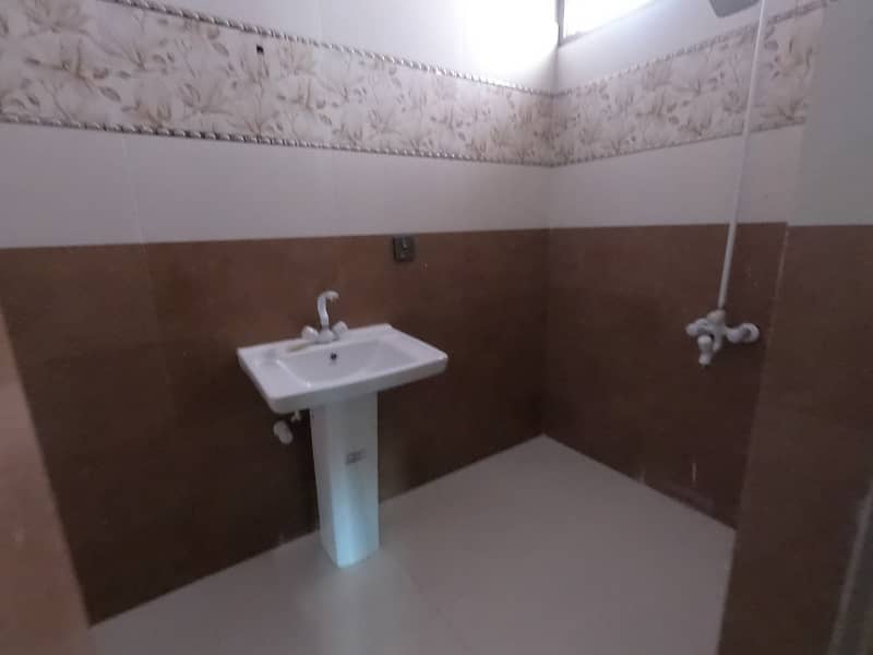 Reasonably-Priced 300 Square Yards Upper Portion In Gulistan-e-Jauhar - Block 14, Karachi Is Available As Of Now photo 4