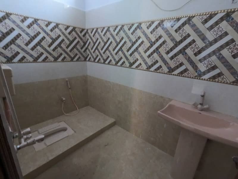 Reasonably-Priced 300 Square Yards Upper Portion In Gulistan-e-Jauhar - Block 14, Karachi Is Available As Of Now photo 8