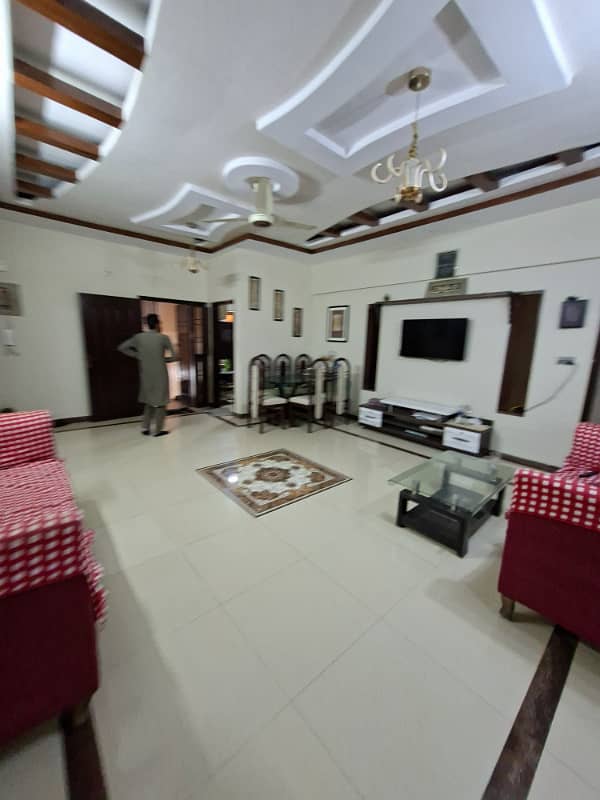3 Bed Dd Very Well Maintained 1st Floor Unit 200 Yards in PECHS, Karachi