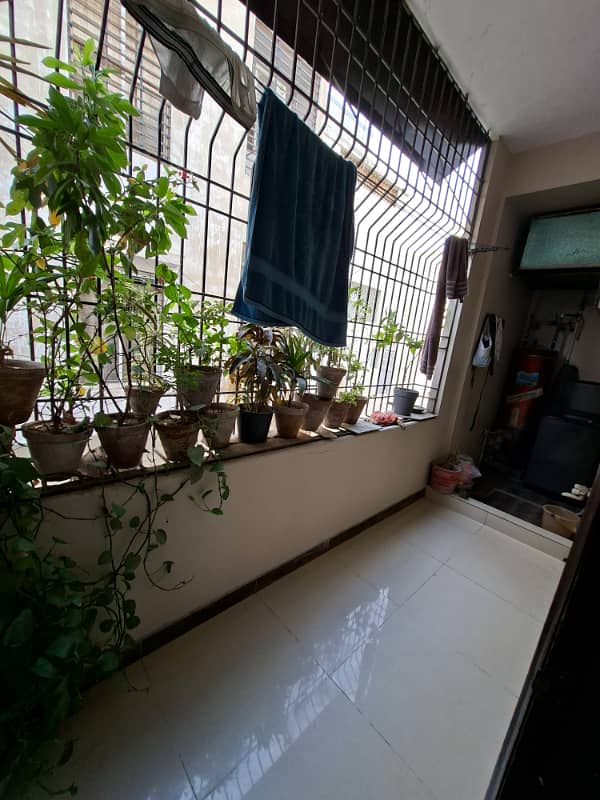 3 Bed Dd Very Well Maintained 1st Floor Unit 200 Yards photo 5