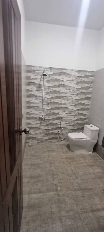 10 Marla Lower Portion For Sale In Gulshan-E-Iqbal Block 3 photo 4