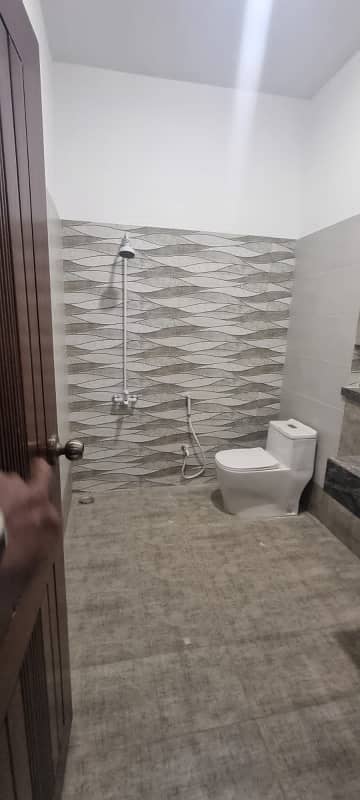 10 Marla Lower Portion For Sale In Gulshan-E-Iqbal Block 3 photo 5