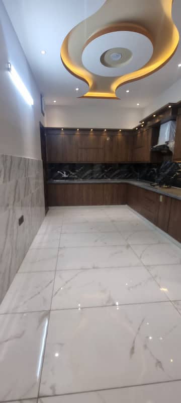 10 Marla Lower Portion For Sale In Gulshan-E-Iqbal Block 3 photo 8